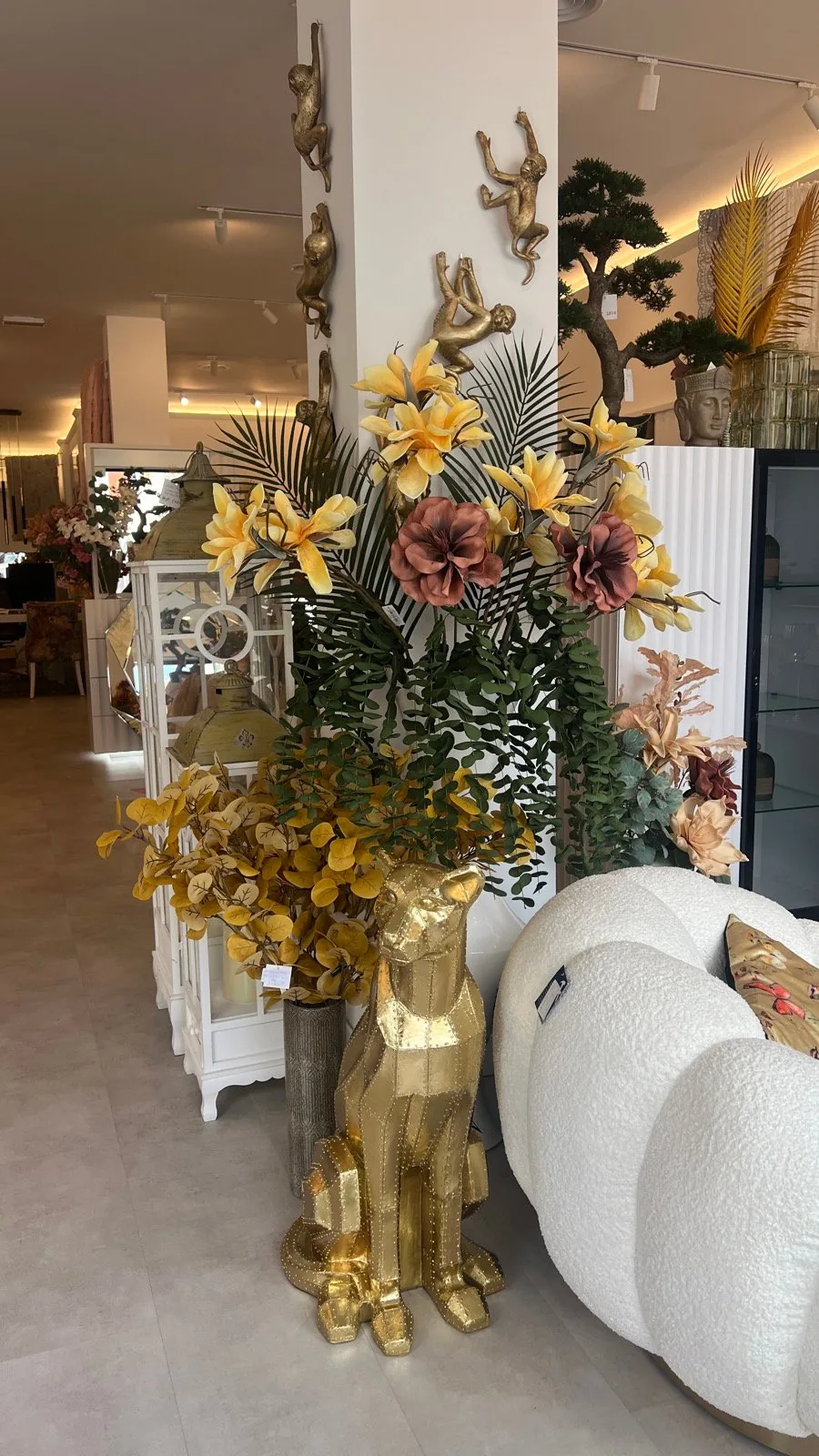 Muebles e interiores