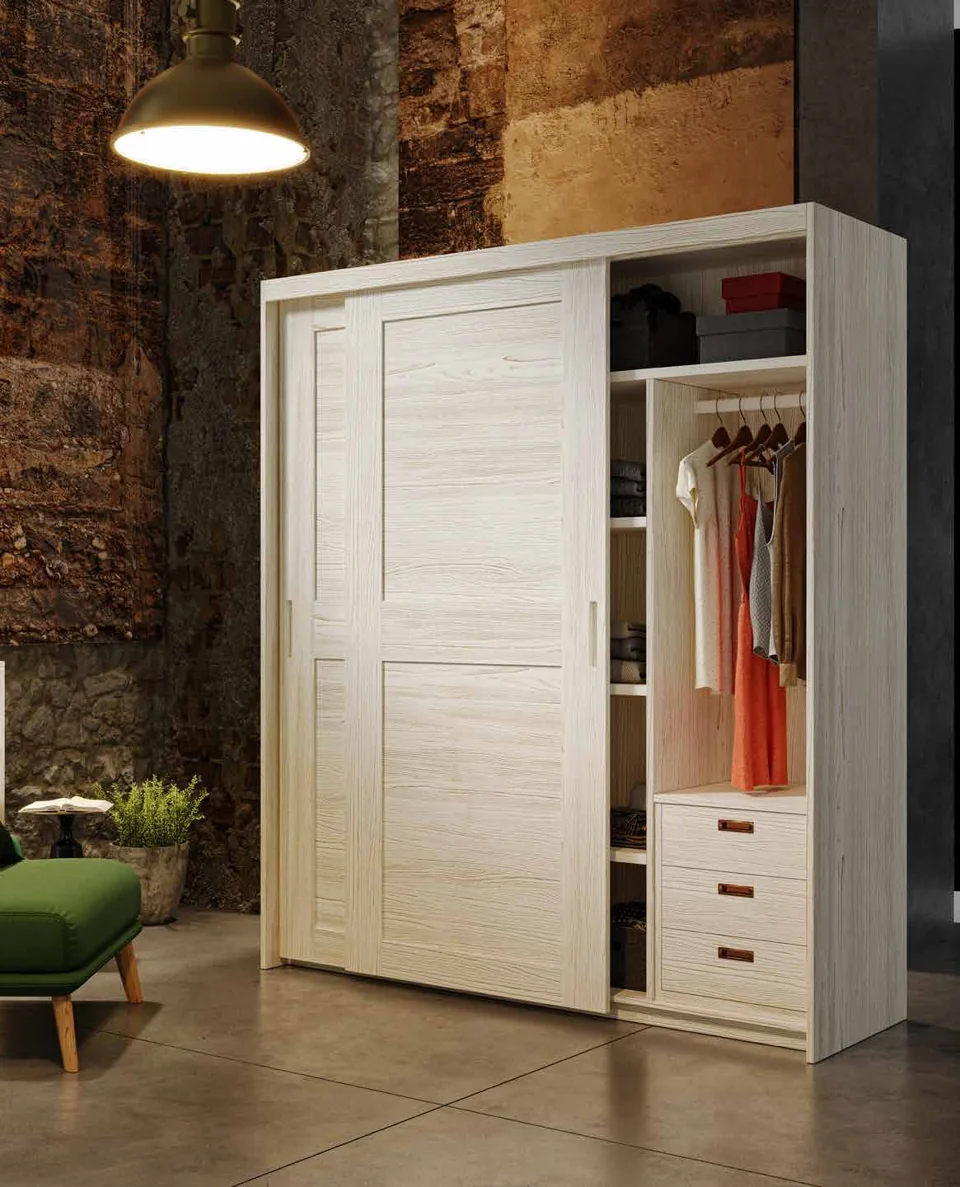 Armario claro con puerta corredera, barra para colgar y cajones interiores