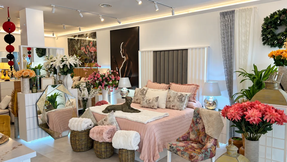 Cabeceros y mesitas para tu dormitorio en Fuengirola: cómo coordinarlos
