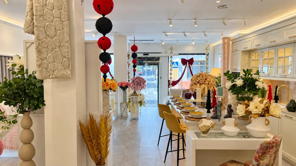 A view through the shop towards the entrance — MÁXIMO showroom in La Cala de Mijas